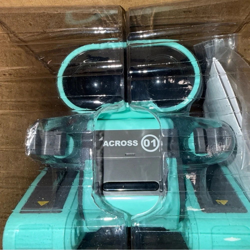 01 Remote Control Robot - White